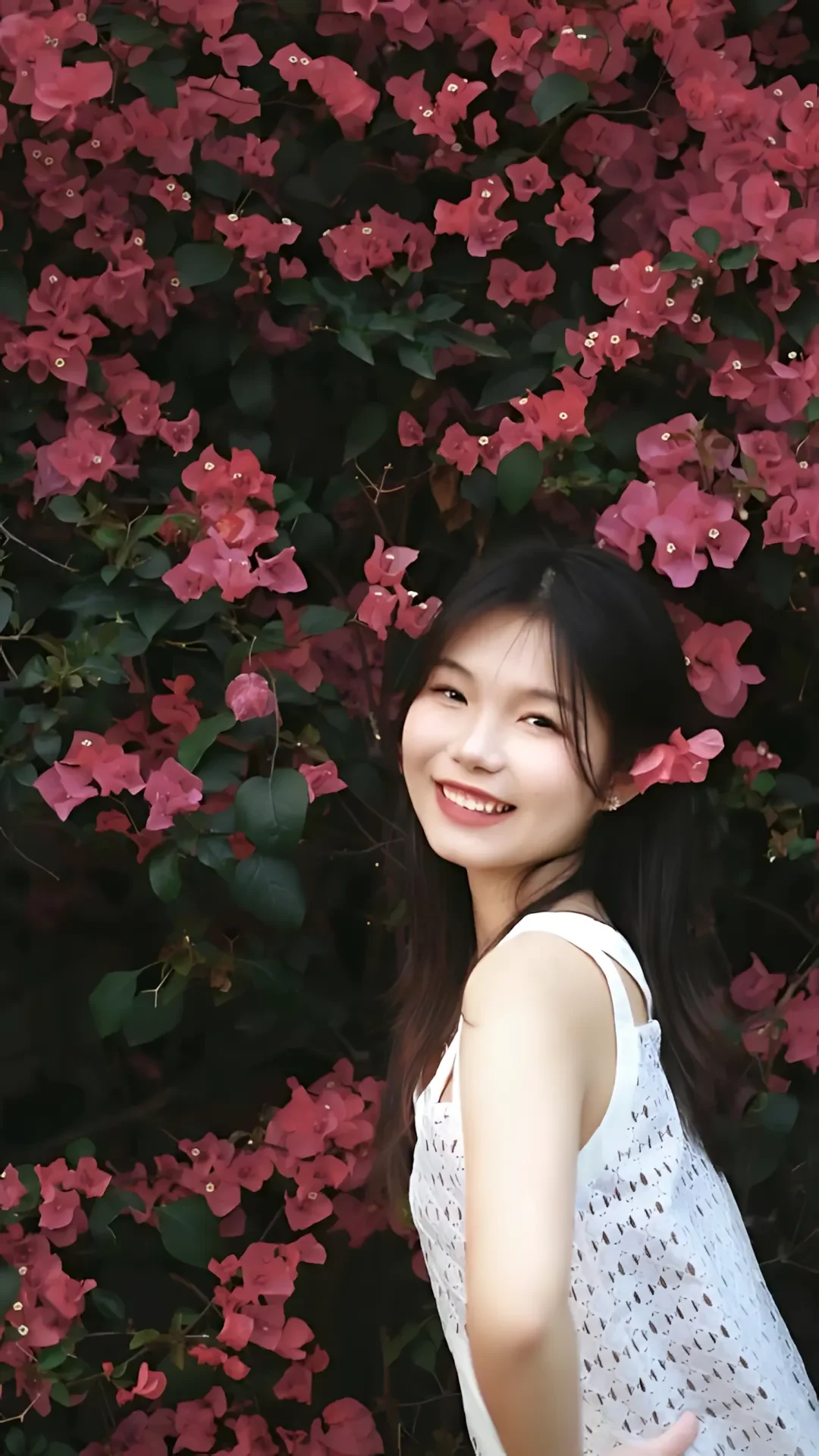 Hình Ảnh Gái Xinh Với Hoa Khiến Dân Mạng Ngẩn Ngơ Ngắm Mãi