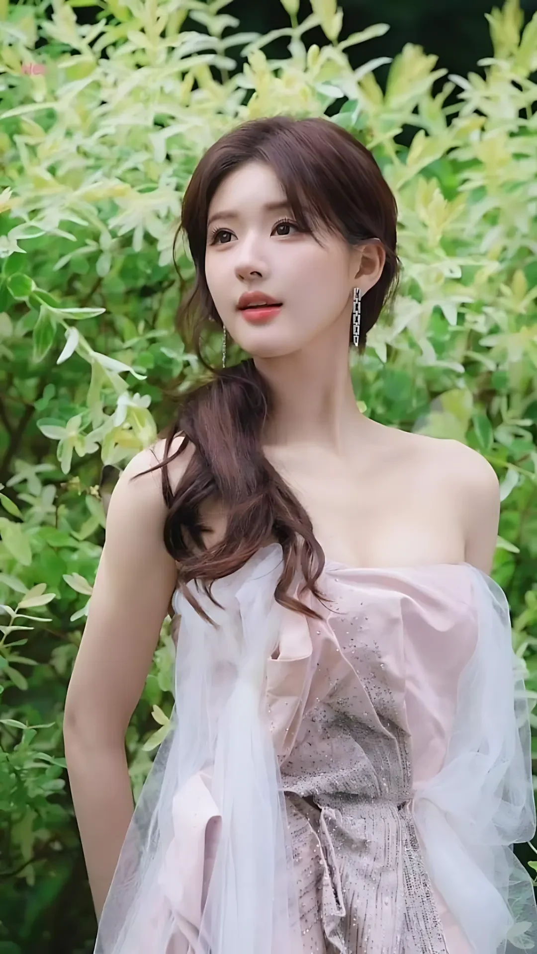 Ảnh Gái Xinh Mặc Váy Lụa Mềm Mại Quyến Rũ