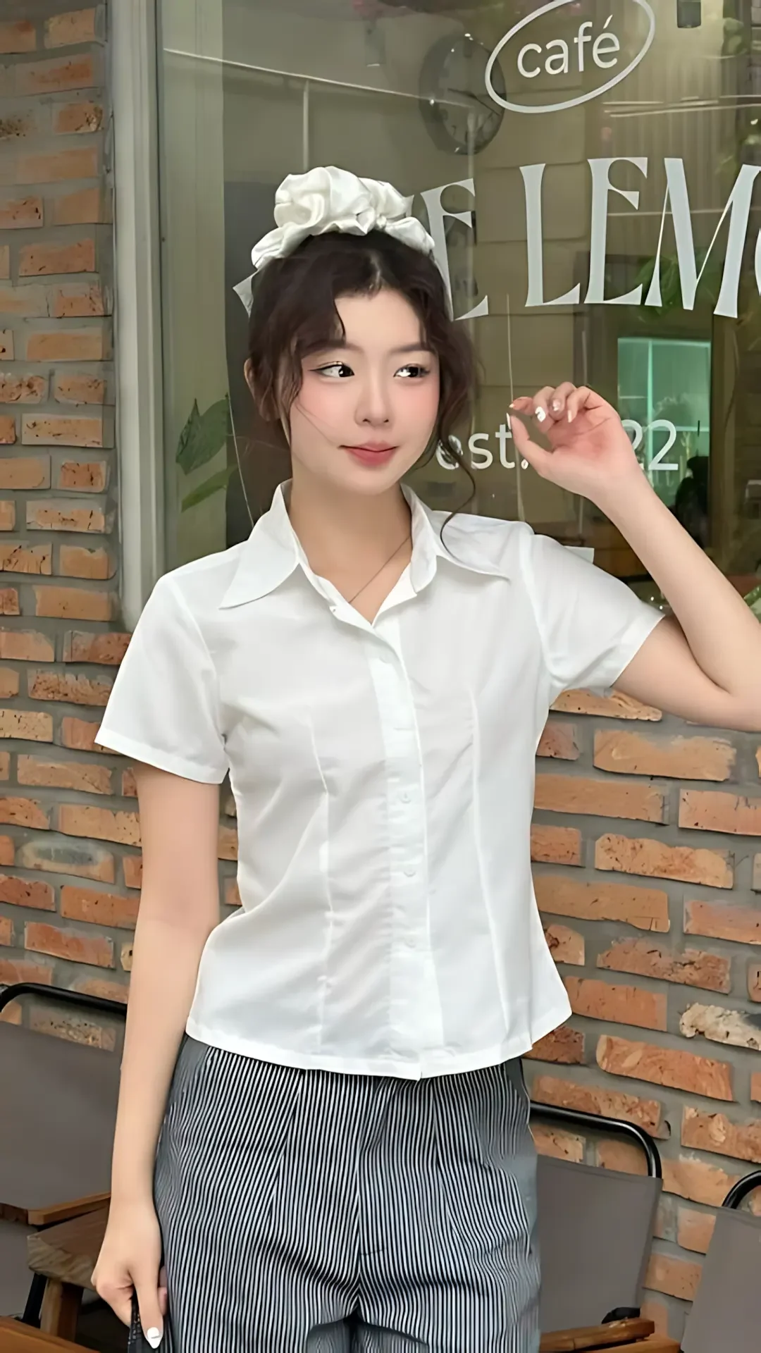 Hình Ảnh Gái Xinh Mặc Áo Sơ Mi Thanh Lịch Đầy Cảm Hứng