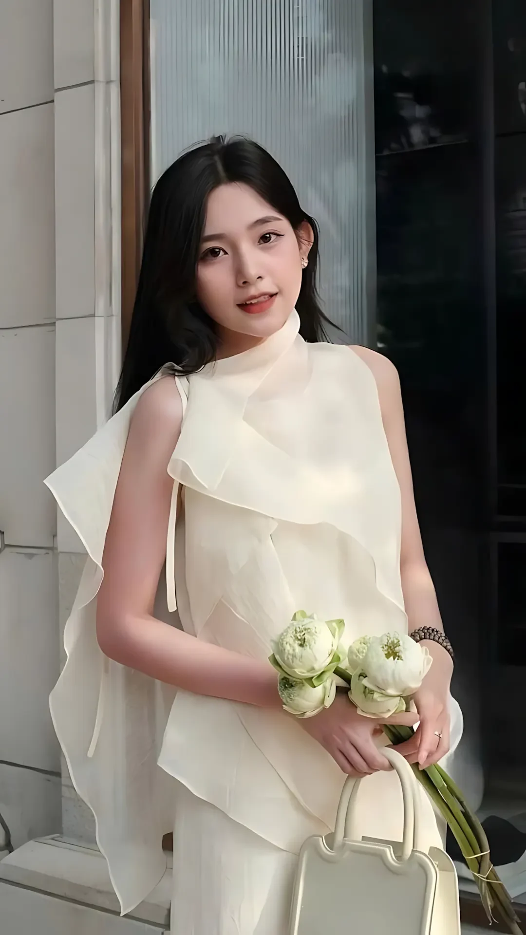Ảnh Gái Xinh Mặc Váy Lụa Mềm Mại Quyến Rũ